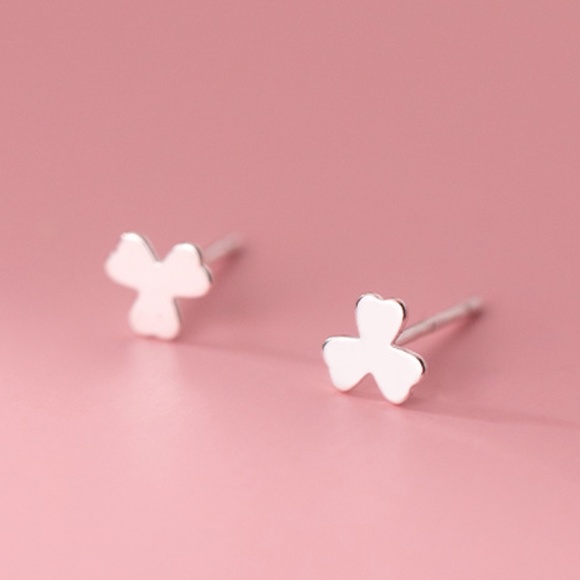 NWT Sterling Silver Clover Earrings Classic Minimal Lucky Clover Charms Earrings - Picture 3 of 5